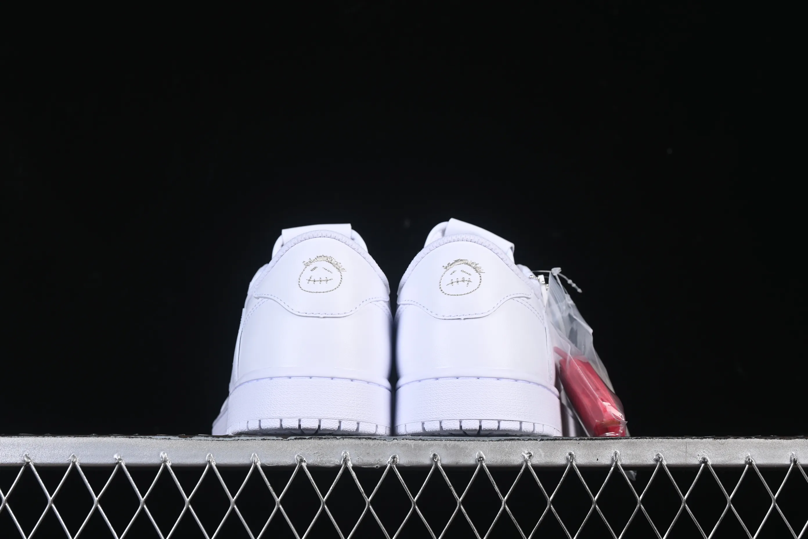 All categories Air Jordan Jordan series basketball shoes Air Jordan 1 Low foreign trade version Travis Scott x Fragment Design x Air Jordan 1 Low OG SP AJ1 Joe 1 family and friends limited pure white low-top cultural casual sneakers TD1228-111